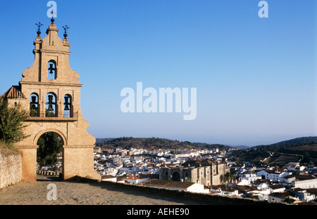 La Sierra de Aracena village province de Huelva Andalousie Espagne Travel village blanc Banque D'Images