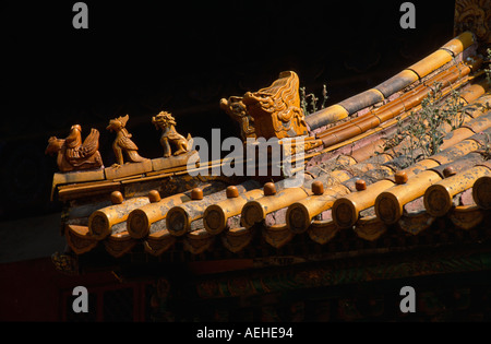 Des statues d'animaux et de tuiles jaunes sur le toit de l'Ancien Empire, les bâtiments culturels autochtones travaillent maintenant Palace, une fois qu'une partie de la Cité Interdite, Pékin, Chine Banque D'Images