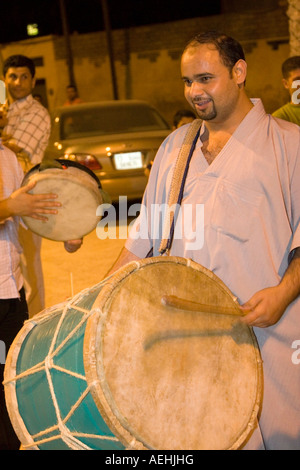 Tripoli (Libye). Célébrations de mariage musulman, le batteur Banque D'Images