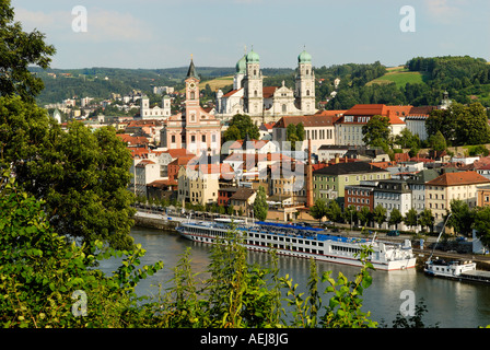 Passau avec cathédrale St Stephan sur le Danube de la Basse Bavière Allemagne Banque D'Images