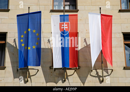 Les drapeaux sur l'instruction des capacités, Bratislava, Slovaquie Banque D'Images