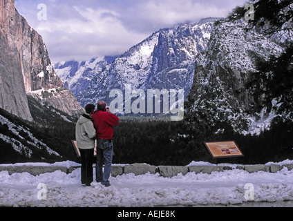 La vallée de Yosemite en Californie usa lookoff et téléspectateurs en hiver Banque D'Images