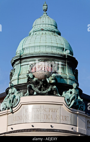 Coupole du bâtiment Generali, décorée de sculptures, Vienne, Autriche, Banque D'Images