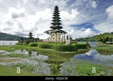 Temple d'Ulun Danu au Bratansee, Bali, Indonésie. Banque D'Images