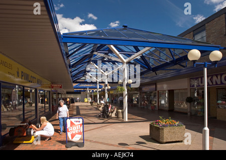 Angleterre Stockport Cheshire Cheadle Hulme Station Road shopping center Banque D'Images