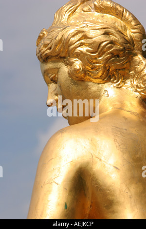 Statue en or à l'intérieur des jardins de Herrenhausen, près de hanovre basse-saxe allemagne Banque D'Images