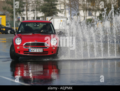 Modifier la manœuvre de la cours de l'essai allemand ADAC automobileclub à Coblence, en Rhénanie-Palatinat Allemagne Europe Banque D'Images