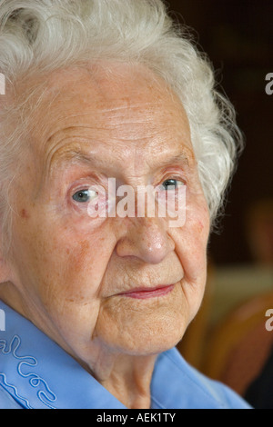 Portrait d'une femme de 93 ans Banque D'Images