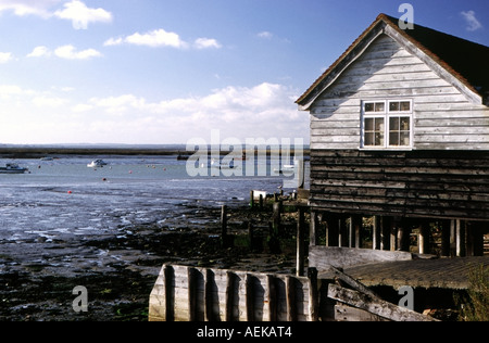 Bateau maison délabrée West Mersea Essex Banque D'Images