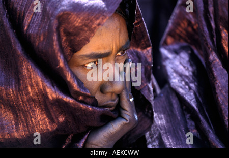 Mali Menaka près de Gao Femme de tribu Touareg Banque D'Images