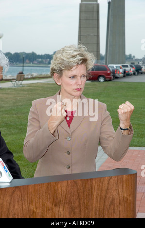 Le gouverneur du Michigan Jennifer Granholm assiste et fait la promotion de lois pour arrêter l'importation de déchets en provenance du Canada Banque D'Images