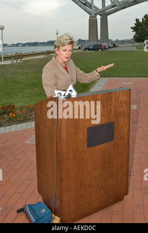 Le gouverneur du Michigan Jennifer Granholm assiste et fait la promotion de lois pour arrêter l'importation de déchets en provenance du Canada Banque D'Images