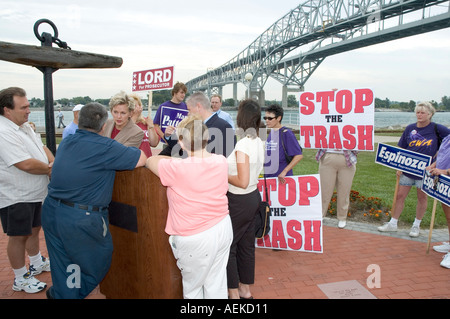 Le gouverneur du Michigan Jennifer Granholm assiste et fait la promotion de lois pour arrêter l'importation de déchets en provenance du Canada Banque D'Images
