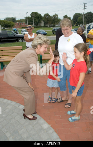 Le gouverneur du Michigan Jennifer Granholm assiste et fait la promotion de lois pour arrêter l'importation de déchets en provenance du Canada Banque D'Images