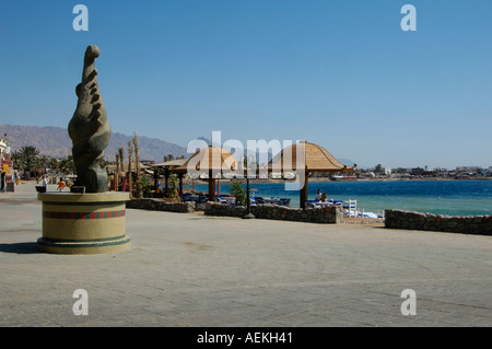 La promenade en plongée à Dahab une petite ville sur la côte sud-est de la péninsule du Sinaï en Égypte Banque D'Images