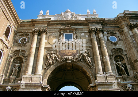 Château et complexe de palais, Saint George's Square, cour extérieure, Castle Hill, Budapest, Hongrie Banque D'Images