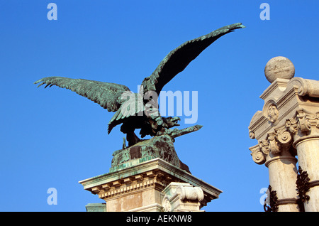 Turul, eagle statue Turul Szobor, à l'extérieur du palais et du château, Castle Hill complexe Zone, Budapest, Hongrie Banque D'Images