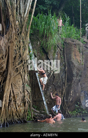 Photo par Yvette Cardozo Rope swing sur Kipu Falls Kauai HI Banque D'Images