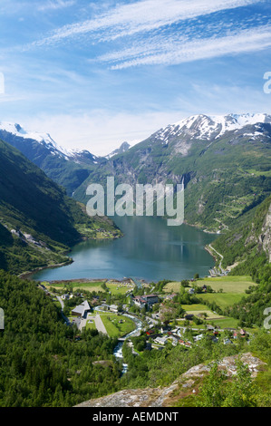 Vue sur Geiranger Geirangerfjorden et de Flydalsjuvet More og Romsdal Norvège Stranda Banque D'Images