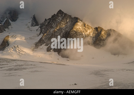 Le glacier du Tour avec l'Aiguille du du Passon au-delà Banque D'Images