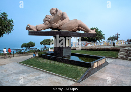 Statue de deux amants, Parque del Amor, Miraflores, Lima, Pérou Banque D'Images