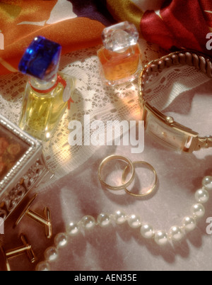 Still Life de bandes de mariage, des bijoux sur bébépod Banque D'Images