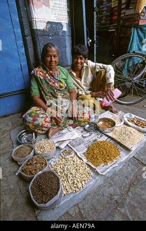 Inde Andhra Pradesh Hyderabad Laad Bazaar snack-vendeur Banque D'Images