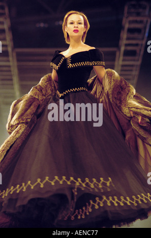 Retrospective Moschino Fashion Show, Show Live Vêtements, Birmingham NEC Banque D'Images