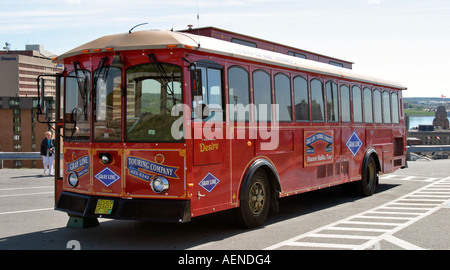 / Bus à l'extérieur de l'entraîneur National Historic Site La Citadelle de Halifax, Halifax, Nouvelle-Écosse, Canada Banque D'Images