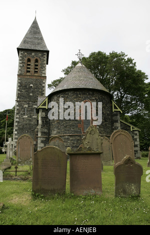 Anciennes tombes dans le cimetière de Sainte Brigitte de Kildare mariée de l'Église anglicane de l'OIM de l'île de Man Banque D'Images