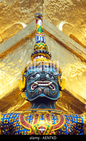 Visage de démon mythique gardien figure, Grand Palace, Bangkok, Thaïlande Banque D'Images