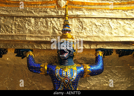 Guardian statue démoniaque mythique, Grand Palace, Bangkok, Thaïlande Banque D'Images