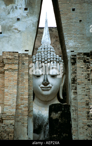 Statue de Bouddha, Phra Atchana Wat Sri Chum, Parc historique de Sukhothaï, Sukhothai, Thaïlande Banque D'Images