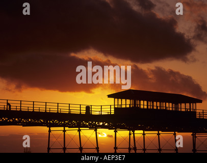 PIER en silhouette au coucher du soleil Southport Merseyside England UK Europe Banque D'Images