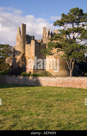 Château de DIRLETON dh Dirleton ruines du château médiéval de Lothian tour ronde des châteaux écossais Ecosse Banque D'Images