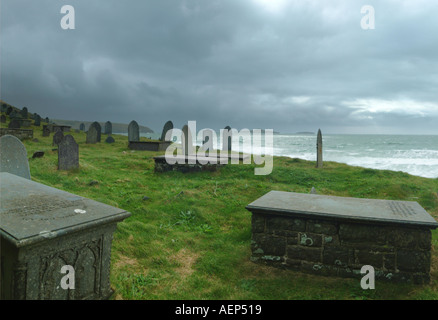 Église Aberdaron yard dans le nord du Pays de Galles U K Europe Péninsule Lleyn Ynys Essence fawr Banque D'Images