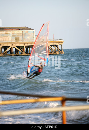 Windsurfer Boscombe Bournemouth plage UK Banque D'Images