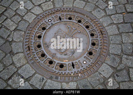 Les armoiries sur un couvercle de trou d'Allemagne Saxe Leipzig Banque D'Images