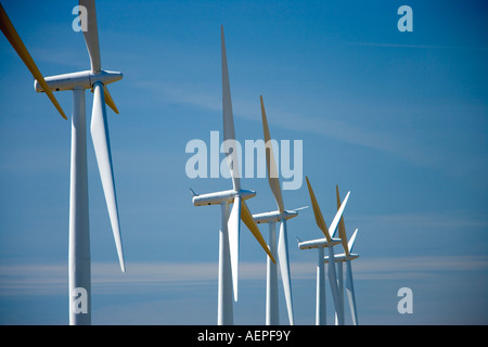 Les turbines éoliennes, contre un ciel bleu, de l'Oregon Banque D'Images