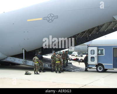 United States Air Force insigne sur les aéronefs militaires sur le tarmac de McGuire Air Force Base, New Jersey, USA Banque D'Images