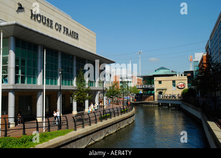 Avis de House of Fraser department store et le centre commercial Oracle à l'Est le long de la lecture du canal de Kennet et Avon Banque D'Images