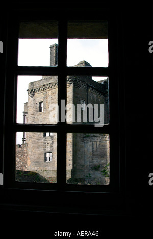 Château de Stirling en Écosse bâtiments du palais Vue à travers la vitre Banque D'Images