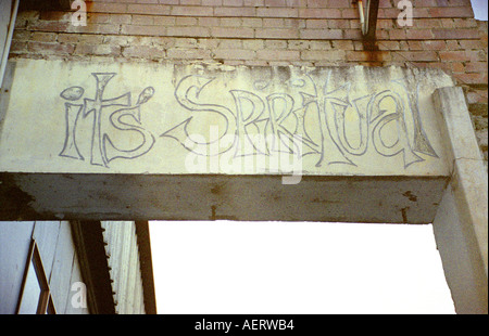 L'art du graffiti sur le mur de l'épicentre avant qu'il ne brûla Byron Bay du nord du New South Wales Australie Banque D'Images