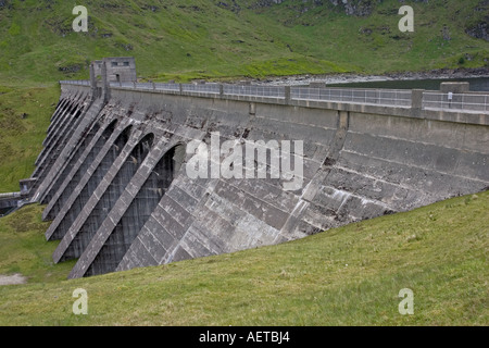 Scottish Hydro barrage au Lochan na Lairige sur Ben Lawers près de l'Ecosse Killin Banque D'Images