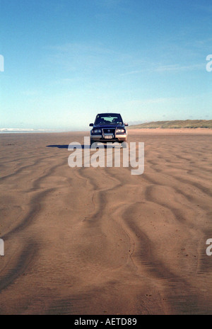 Sukuki Vitara jeep sur dunes de sable 90 Mile Beach Auckland New Zealand Banque D'Images