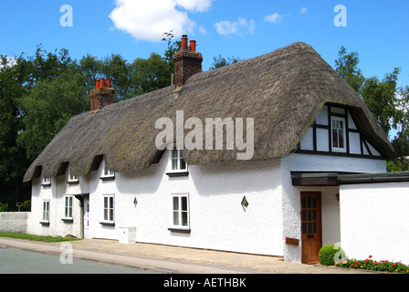 Maison de chaume sur Bath Road, Marlborough, Wiltshire, Angleterre, Royaume-Uni Banque D'Images