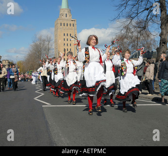 Morris La danse à travers les rues d'Oxford Banque D'Images