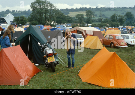 Camping dans des tentes Somerset Glastonbury Festival UK Europe Banque D'Images