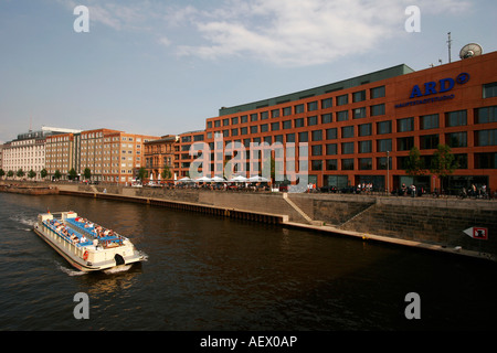 Premier studio de télévision allemande ARD à la rivière Spree dans la capitale allemande Berlin Allemagne Banque D'Images