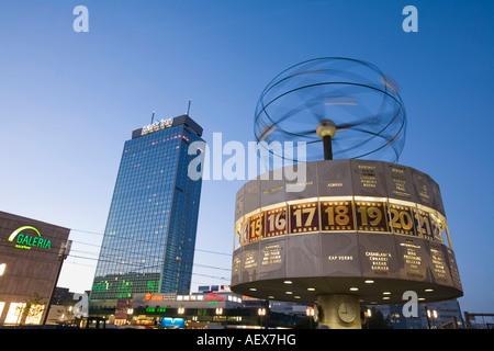 Place alexander berlin horloge astronomique Banque D'Images